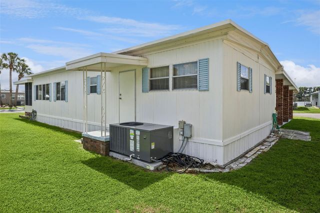 13 COCOS PLUMOSA DRIVE B, Eustis, FL 32726