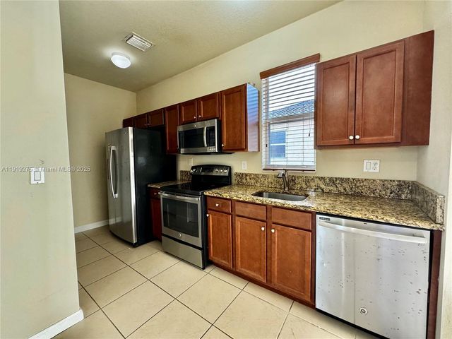 9575 SW 171st Path 9575, Miami, FL 33196