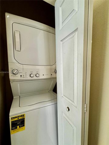 9575 SW 171st Path 9575, Miami, FL 33196