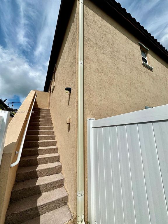 9575 SW 171st Path 9575, Miami, FL 33196