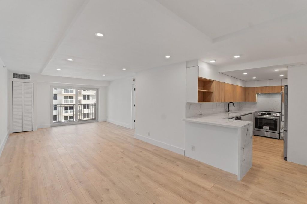 Image 15 of property listing at 3221 S Ocean Blvd 806, Highland Beach, FL 33487