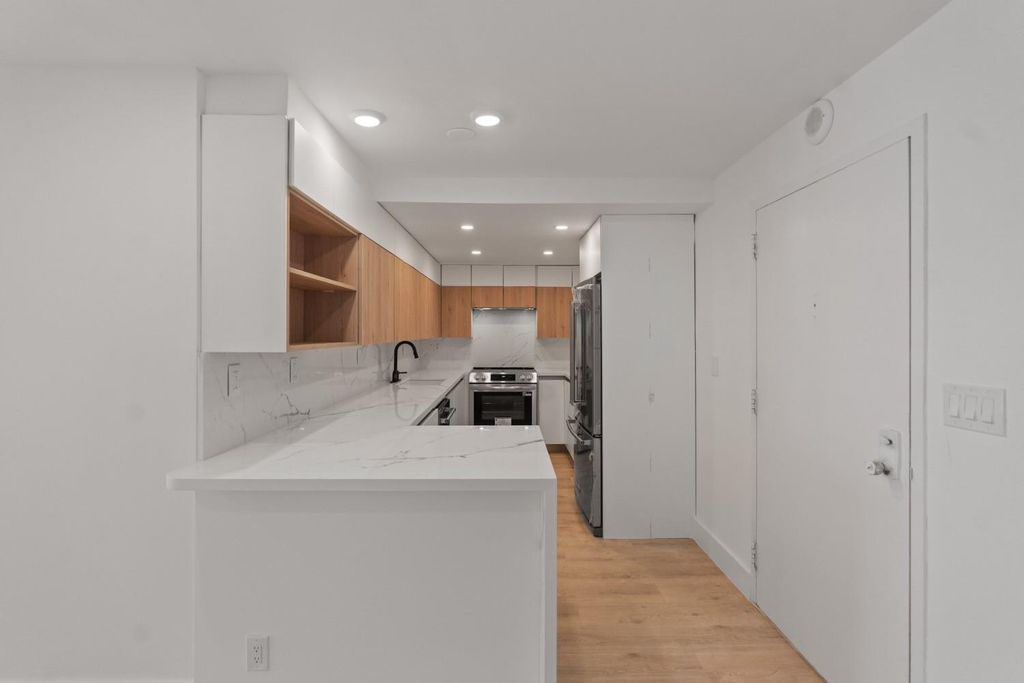 Image 17 of property listing at 3221 S Ocean Blvd 806, Highland Beach, FL 33487