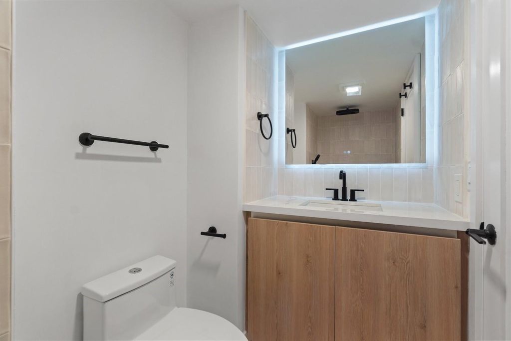 Image 33 of property listing at 3221 S Ocean Blvd 806, Highland Beach, FL 33487