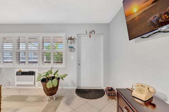 46 Andover B, West Palm Beach, FL 33417