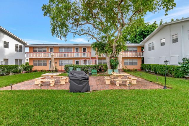 46 Andover B, West Palm Beach, FL 33417