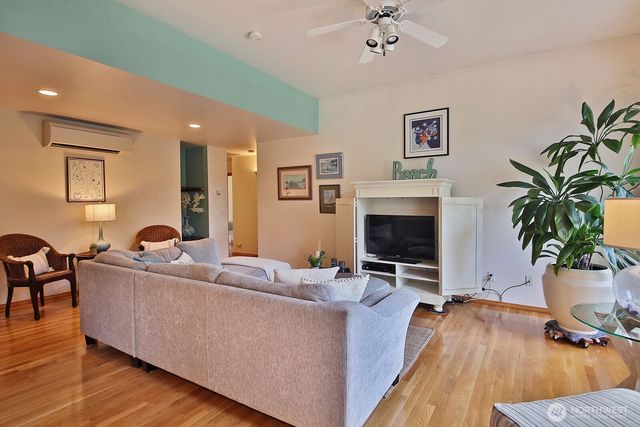 5938 Sundown Lane, Freeland, WA 98249