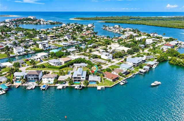 129 Pago Pago DR E, Naples, FL 34113