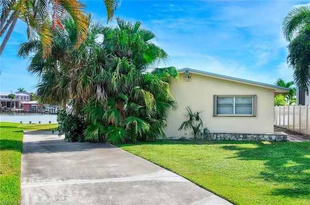 129 Pago Pago DR E, Naples, FL 34113