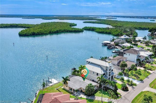 129 Pago Pago DR E, Naples, FL 34113