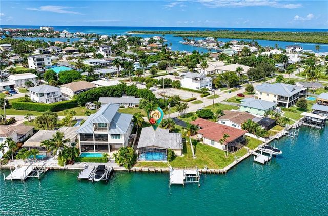 129 Pago Pago DR E, Naples, FL 34113