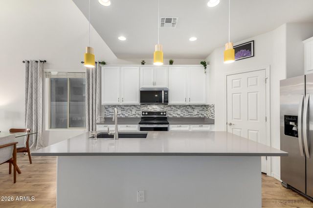 2430 E SAINT ANNE Avenue, Phoenix, AZ 85042