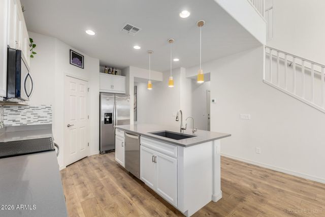 2430 E SAINT ANNE Avenue, Phoenix, AZ 85042