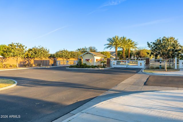 2430 E SAINT ANNE Avenue, Phoenix, AZ 85042