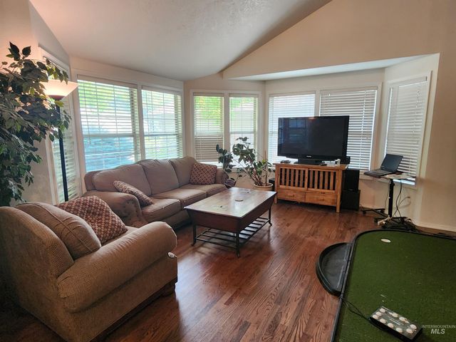 1523 E Seaside Ct, Boise, ID 83706