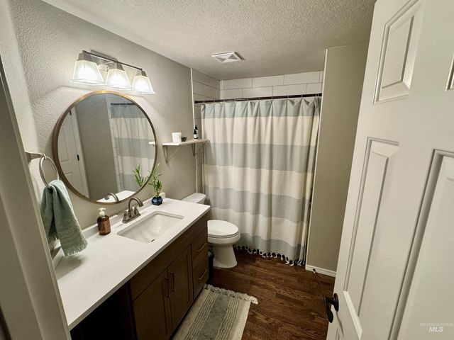 1523 E Seaside Ct, Boise, ID 83706