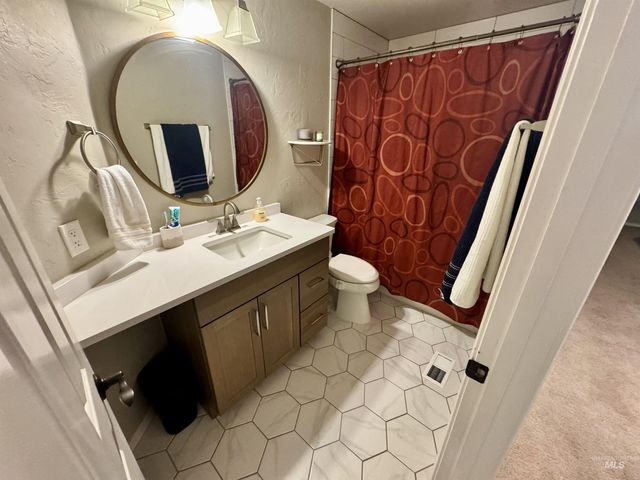 1523 E Seaside Ct, Boise, ID 83706