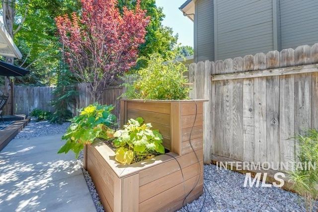 1523 E Seaside Ct, Boise, ID 83706