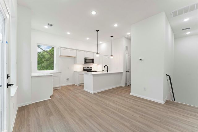 5103 Mallow Street A/B, Houston, TX 77033