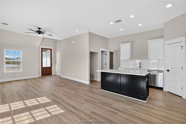 161 Turnrow Cove, Snook, TX 77879