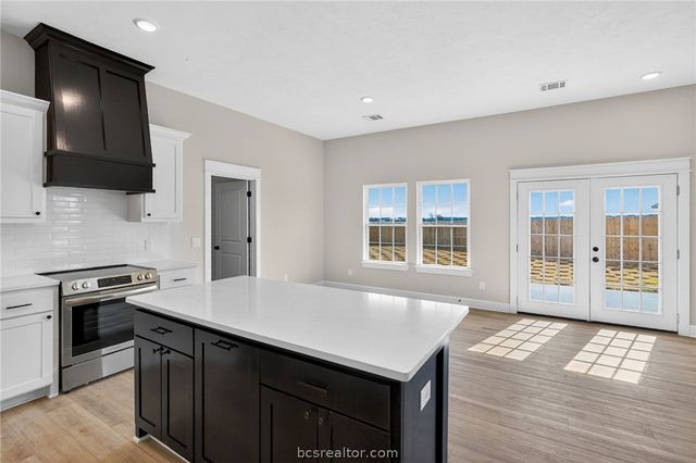 161 Turnrow Cove, Snook, TX 77879