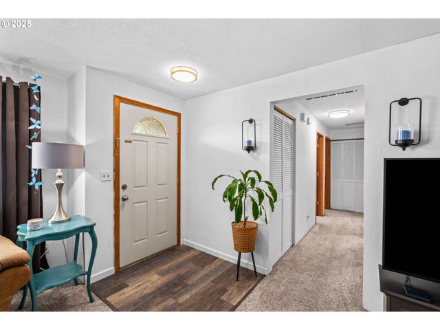 405 CORONA LOOP Rd, Roseburg, OR 97471