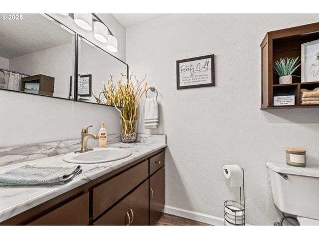 405 CORONA LOOP Rd, Roseburg, OR 97471