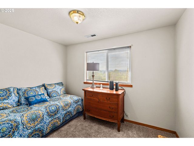 405 CORONA LOOP Rd, Roseburg, OR 97471