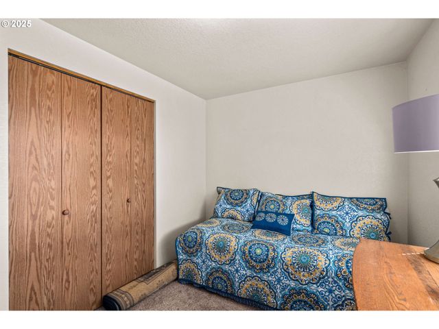 405 CORONA LOOP Rd, Roseburg, OR 97471