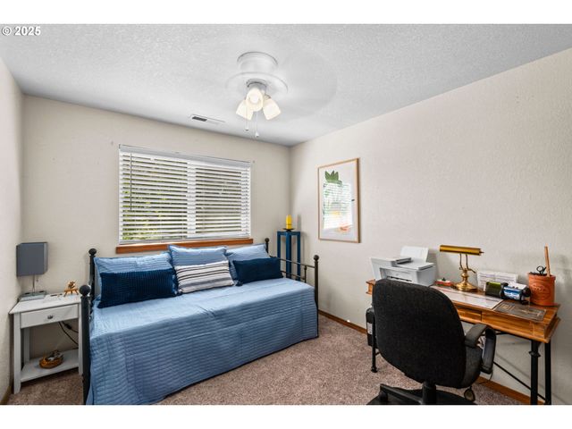 405 CORONA LOOP Rd, Roseburg, OR 97471