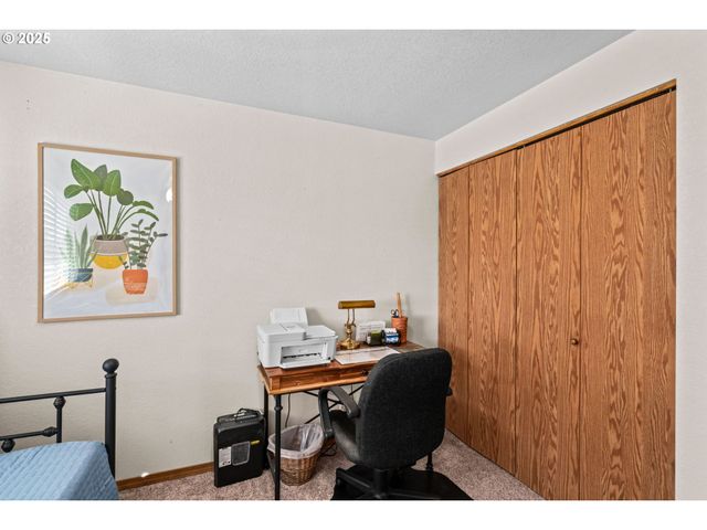 405 CORONA LOOP Rd, Roseburg, OR 97471