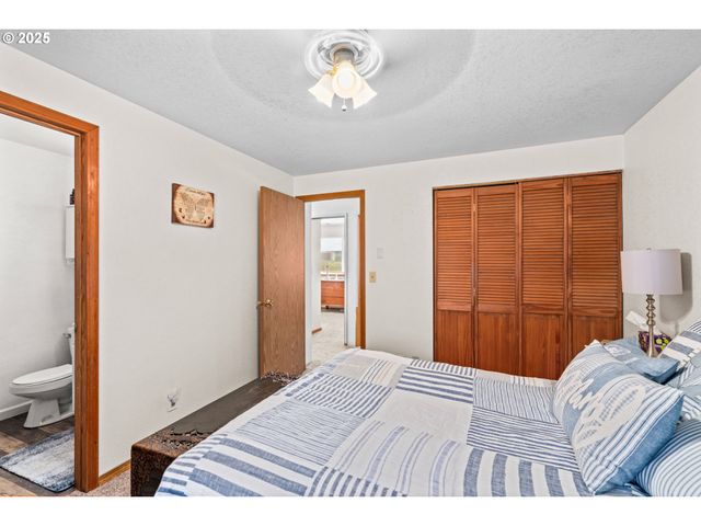 405 CORONA LOOP Rd, Roseburg, OR 97471