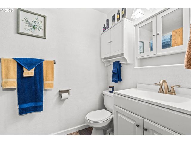 405 CORONA LOOP Rd, Roseburg, OR 97471