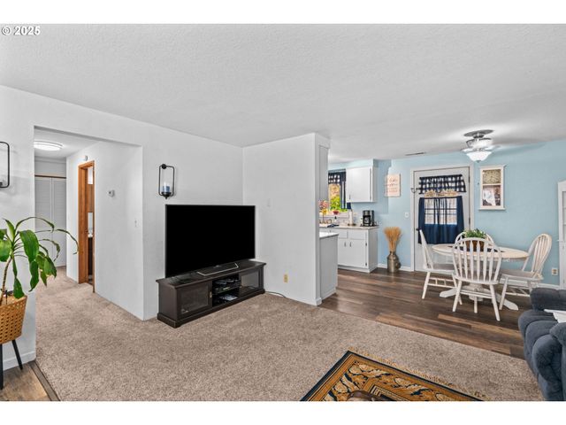 405 CORONA LOOP Rd, Roseburg, OR 97471