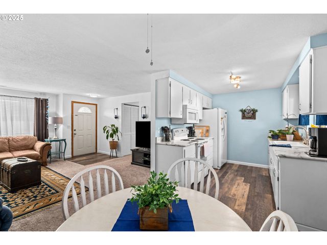 405 CORONA LOOP Rd, Roseburg, OR 97471