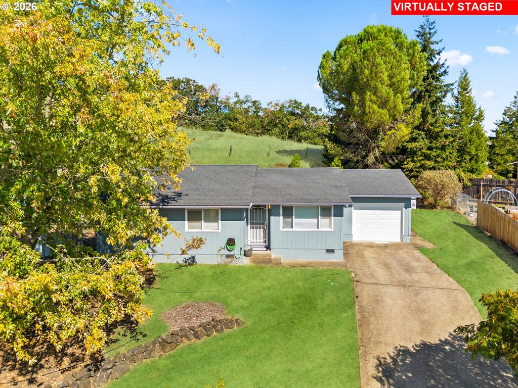 405 CORONA LOOP Rd, Roseburg, OR 97471