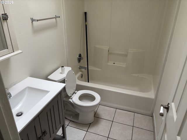 2523 Se 138TH Ave, Portland, OR 97236