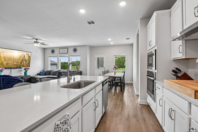 12211 VISTA FLTS, San Antonio, TX 78233