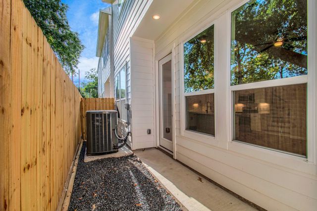 2355 Hoskins Drive, Houston, TX 77080