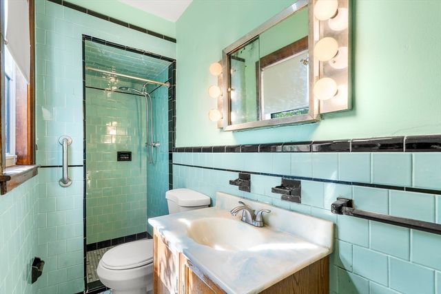 24 Walden St, Lynn, MA 01905