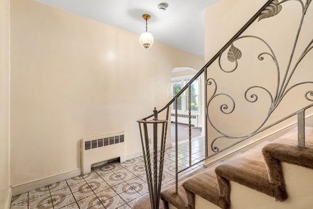 24 Walden St, Lynn, MA 01905