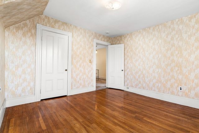 24 Walden St, Lynn, MA 01905
