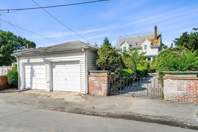 24 Walden St, Lynn, MA 01905