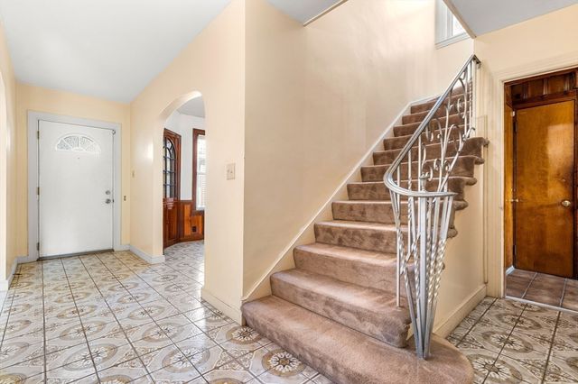 24 Walden St, Lynn, MA 01905