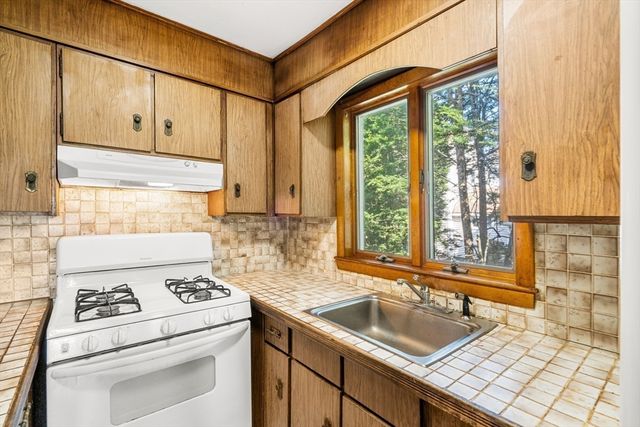 24 Walden St, Lynn, MA 01905