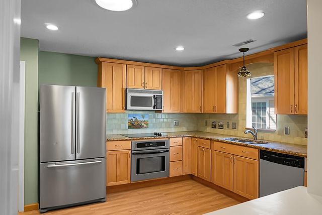 9140 Delancey Circle, North Charleston, SC 29406