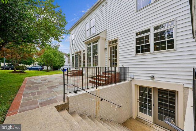 2 SENECA FOREST CT, Germantown, MD 20876