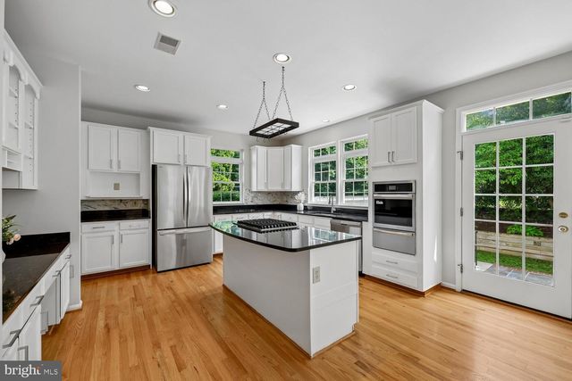 2 SENECA FOREST CT, Germantown, MD 20876