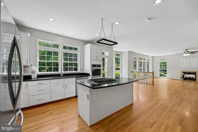 2 SENECA FOREST CT, Germantown, MD 20876