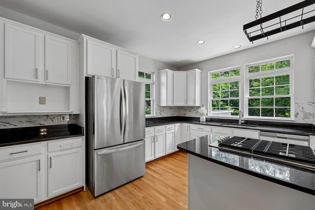 2 SENECA FOREST CT, Germantown, MD 20876