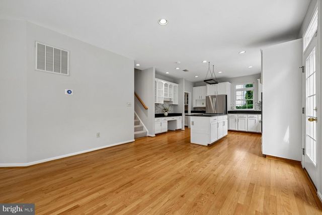 2 SENECA FOREST CT, Germantown, MD 20876